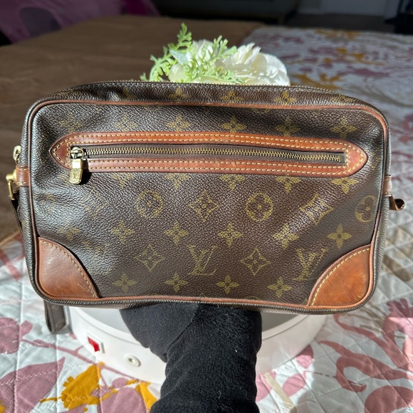 Authentic vintage LOUIS VUITTON
Monogram Pochette Marly Dragonne - Picture 3 of 17